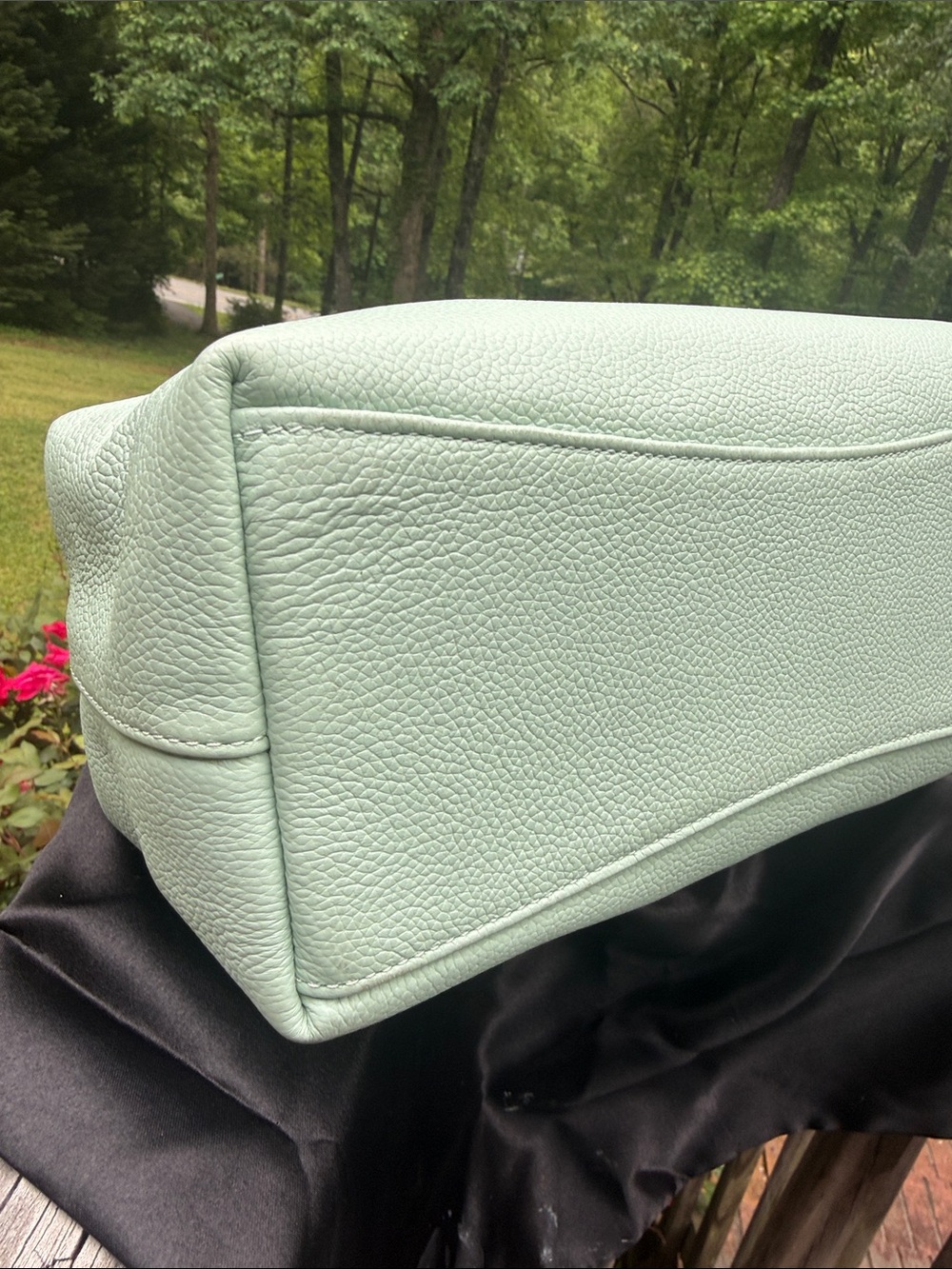Kate Spade New York Mint Green Leather Shoulder Bag with Chain Straps - Picture 4 of 10